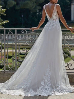Simple Wedding Dress 2023 A Line V Neck Straps Sleeveless Lace Appliqued Tulle Bridal Gown -Dresses Store 201910121435231306098