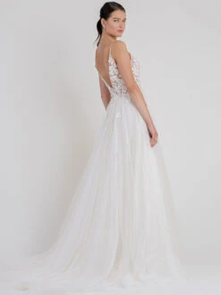 White Lace Wedding Dress With Chapel Train A-Line Sleeveless Spaghetti Straps Matte Satin V-Neck Bridal Gowns Free Customization -Dresses Store 202104081101037326335