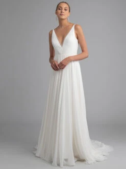 White Simple Causal Wedding Dress Chiffon V-Neck Sleeveless A-Line Backless Long Bridal Dresses Free Customization