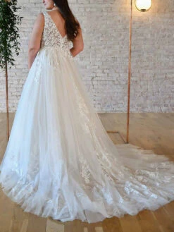 White Simple Wedding Dress A-Line V-Neckline Sleeveless Backless Lace Bridal Gowns Free Customization -Dresses Store 202111031126134373478