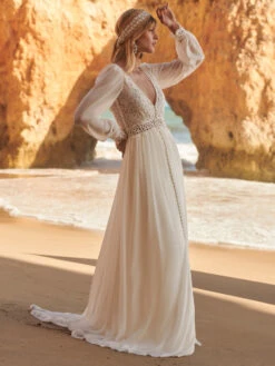 Ecru White Boho Wedding Dress Lace A-Line With Train Raised Waist Backless Long Sleeves V-Neck Bridal Dresses Free Customization