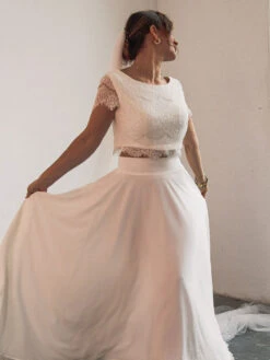 Ivory Two-piece Wedding Dress Jewel Neck A-Line With Train Buttons Short Sleeves Bridal Dress
